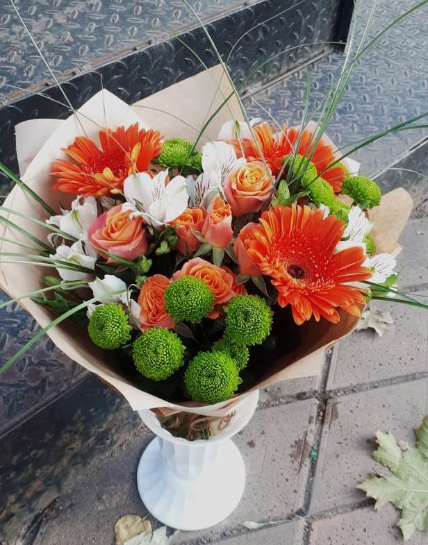 Букет цветов из: Герберы, Хризантемы, Альстромерии и Розы в Опочке