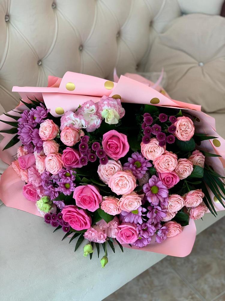 Букет цветов из: Хризантемы, Розы и Лизиантусы в Опочке