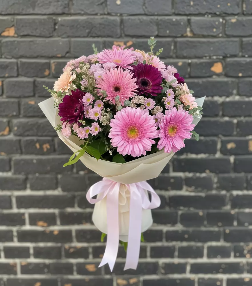 Букет цветов из: Герберы и Хризантемы в Опочке