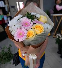 Букет цветов из:  Герберы, Розы и Хризантемы в Опочке