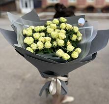 Букет Белые кустовые розы Солинеро в Опочке