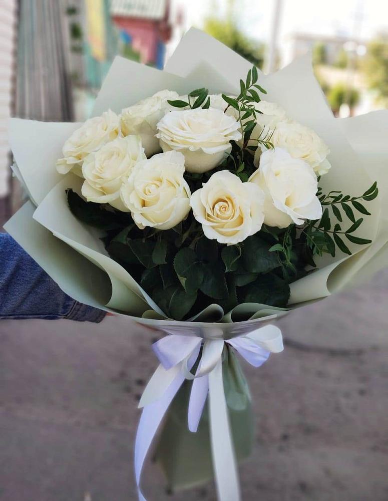 Букет Белые розы Проуд в Опочке
