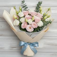 Букет цветов из:  Лизиантусы в Опочке