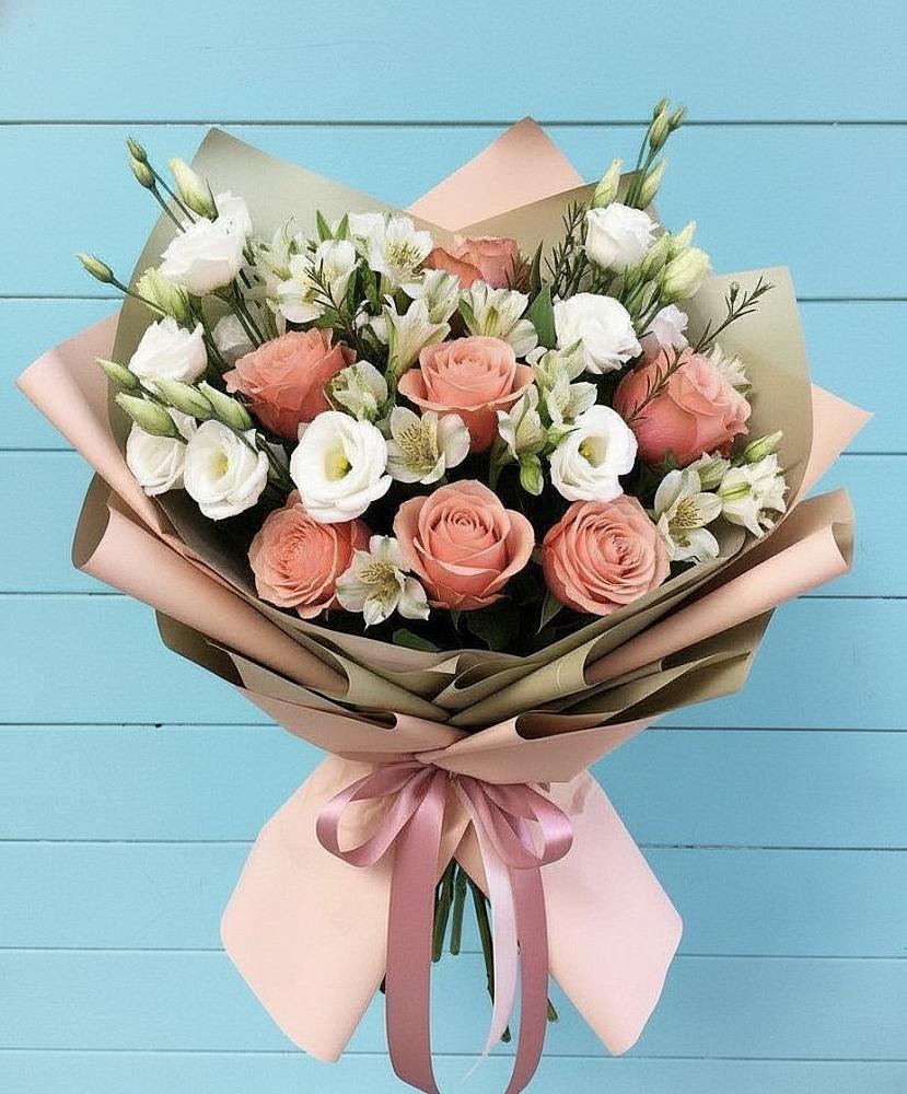 Букет цветов из: Розы, Альстромерии и Лизиантусы в Опочке