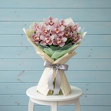 Букет цветов из:  Орхидеи и Розы в Опочке
