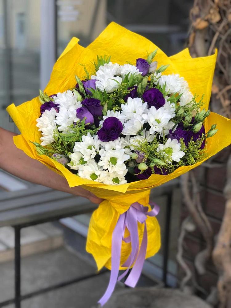 Букет цветов из: Ирисы, Хризантемы и Ромашки в Опочке