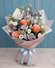 Букет цветов из:  Лизиантусы, Розы, Альстромерии и Гипсофила в Опочке