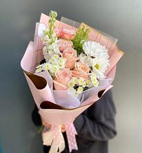 Букет цветов из:  Хризантемы и Розы в Опочке