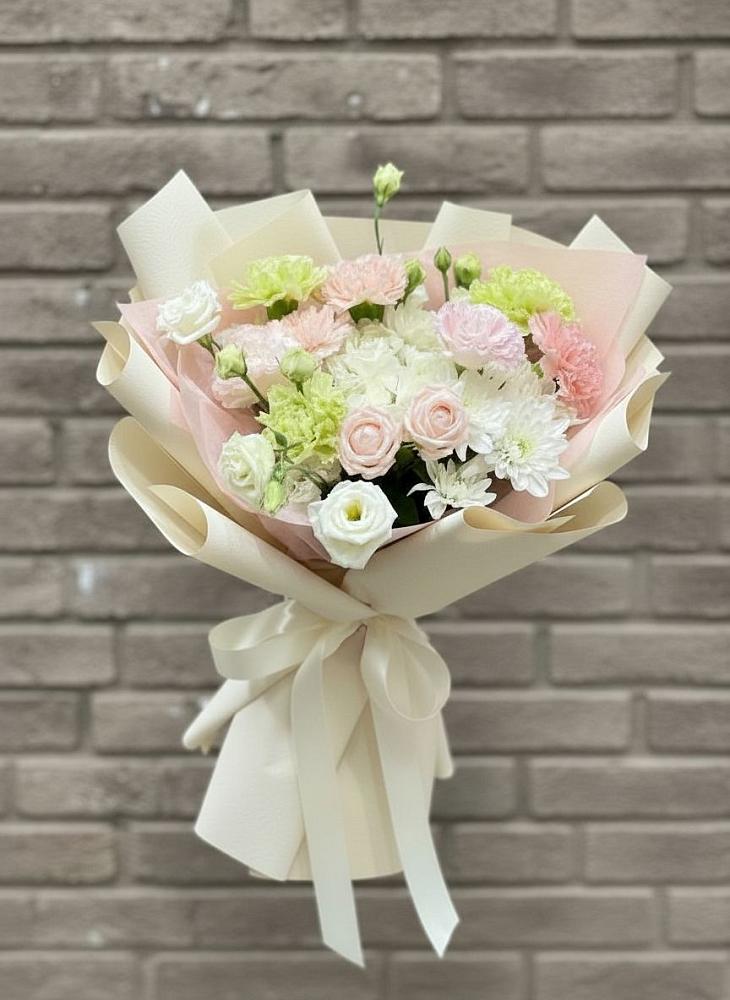Букет цветов из: Гвоздики, Розы, Лизиантусы и Хризантемы в Опочке