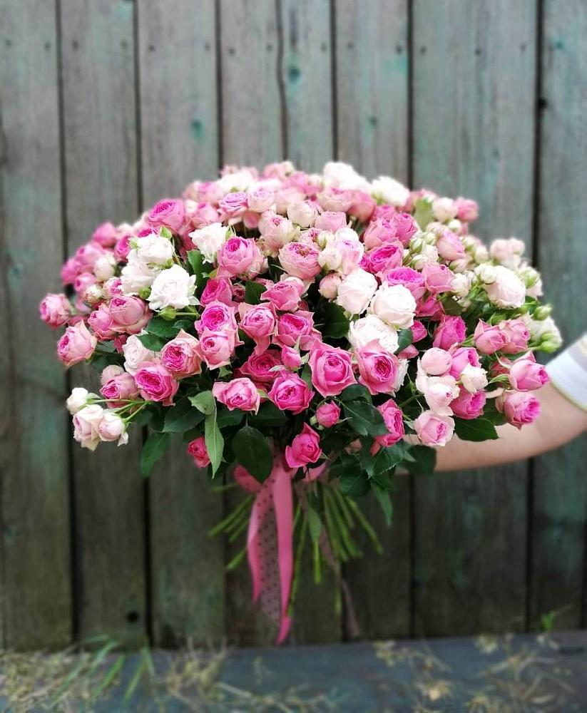 Букет Розовые кустовые розы Натали и Лав Лидия в Опочке