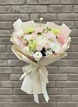 Букет цветов из:  Гвоздики, Розы, Лизиантусы и Хризантемы в Опочке