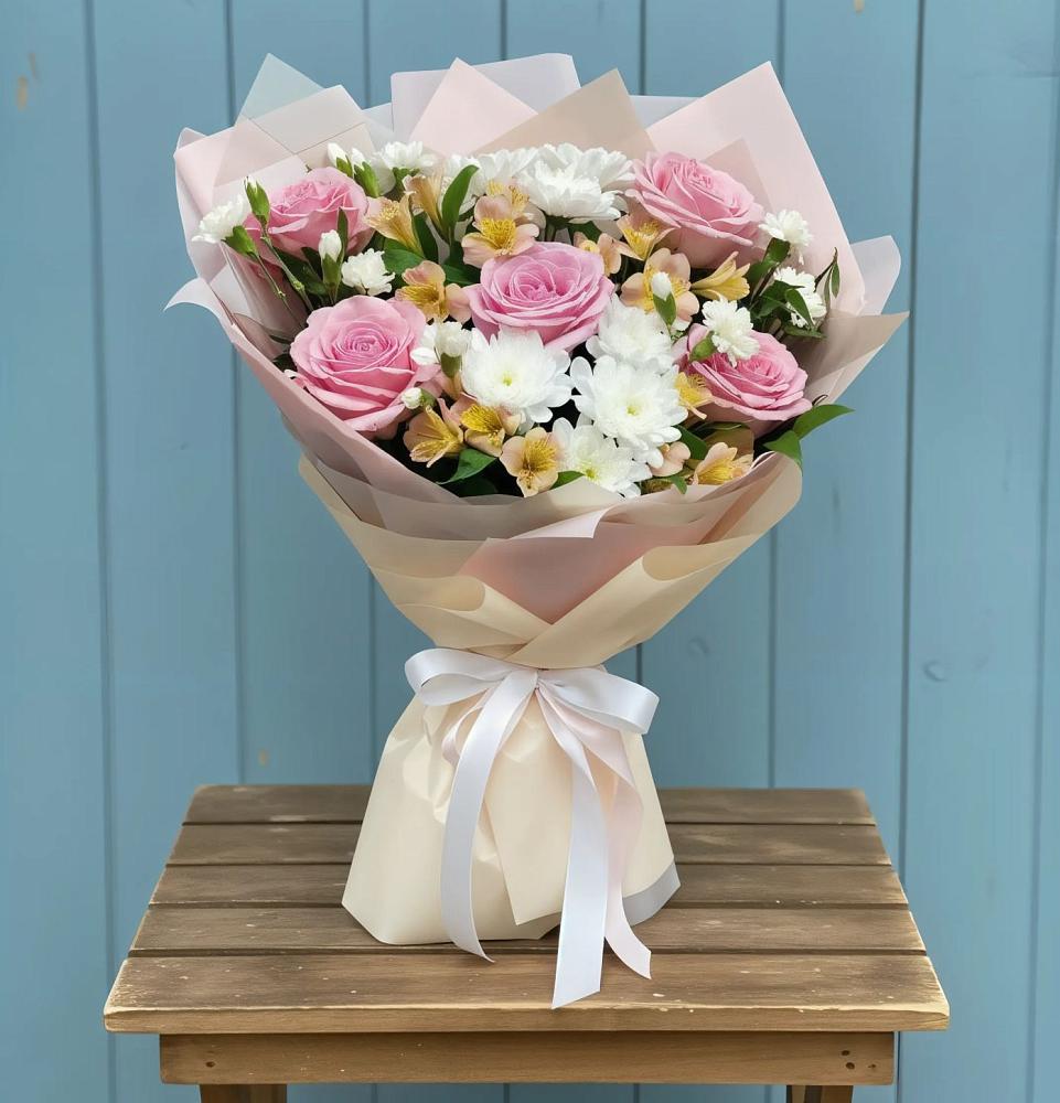 Букет цветов из: Гвоздики, Орхидеи и Розы в Опочке