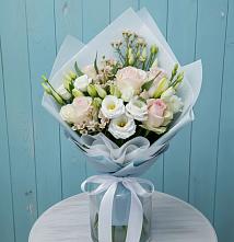 Букет цветов из:  Розы и Лизиантусы в Опочке