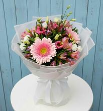 Букет цветов из:  Герберы, Альстромерии и Лизиантусы в Опочке