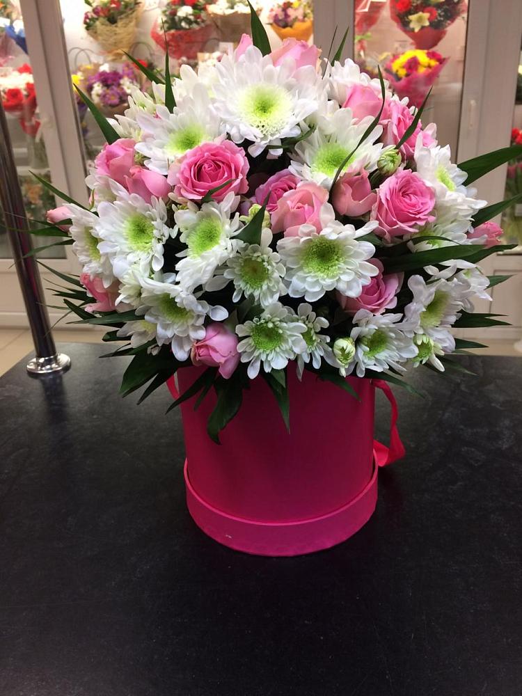 Цветочная композиция из Розы и Хризантемы в шляпной коробке в Опочке