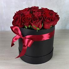 Цветочная композиция из Розы в шляпной коробке в Опочке