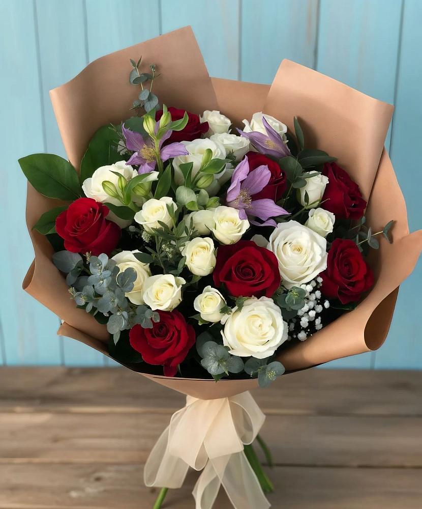 Букет цветов из: Розы и Альстромерии в Опочке