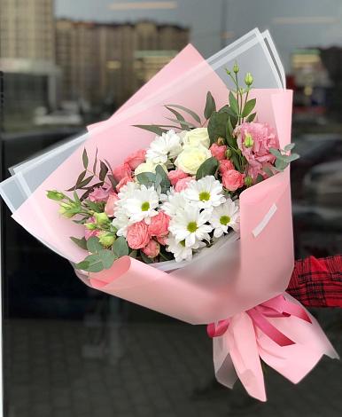 Букет цветов из: Розы, Лизиантусы и Хризантемы в Опочке