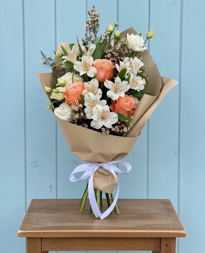 Букет цветов из: Альстромерии, Лизиантусы, Розы и Хризантемы в Опочке
